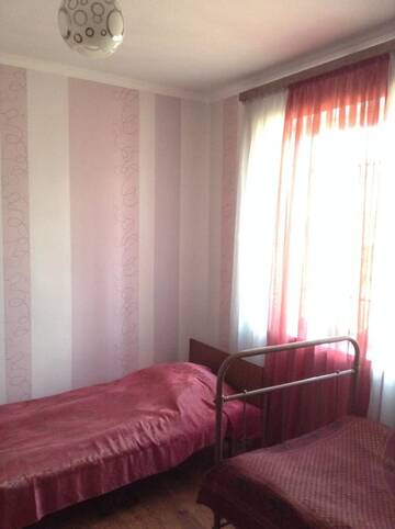 Фото номера Трехместный номер, вид на сад Гостевой дом Em&amp;Ri Guest House in Odzun г. Одзун 5